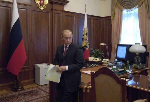 В.Путин в рабочем кабинете в Кремле
