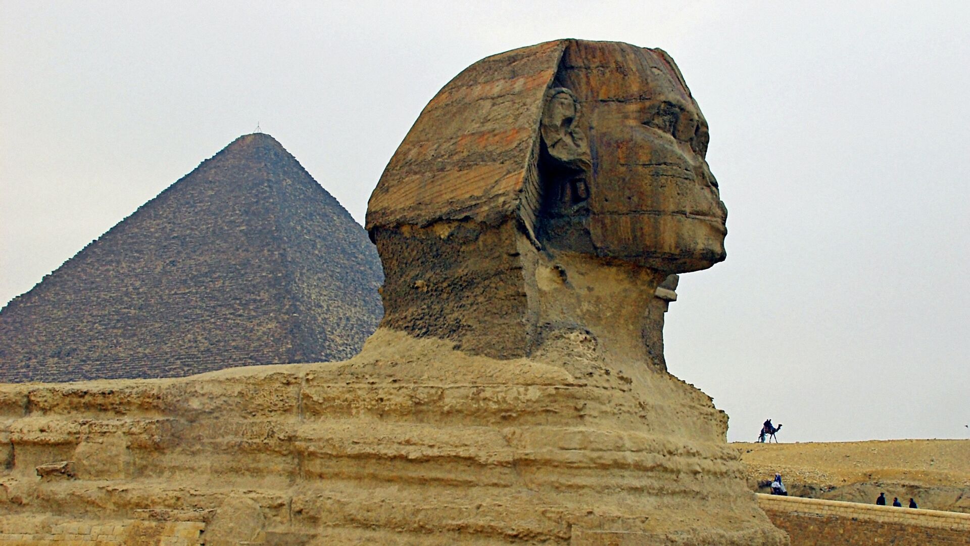 Сфинкс и пирамида Хеопса в долине Гиза в Египте - РИА Новости, 1920, 12.11.2023