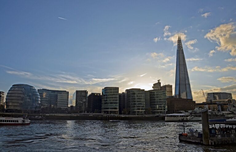 Сити Холл и башня The Shard в Лондоне