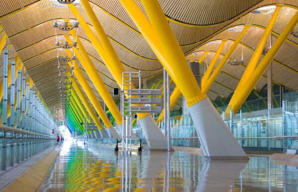 Аэропорт Мадрида Барахас (колонны-опоры)