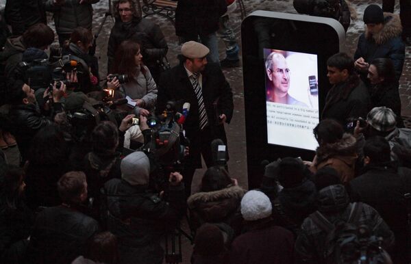 Открытие памятника Стиву Джобсу в Санкт-Петербурге