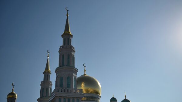 В Соборной мечети Москвы начинается намаз в связи с Курбан-байрамом