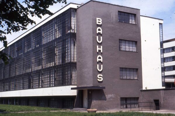 Здание школы Баухауса