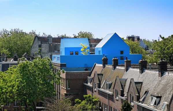 Деревушка семьи Дидден на крыше частного здания в Нидерландах