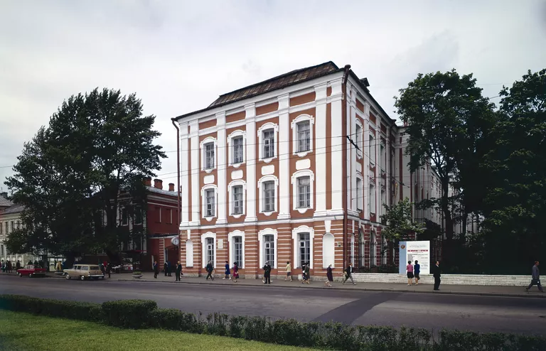 Здание Двенадцати коллегий Здание Двенадцати коллегий