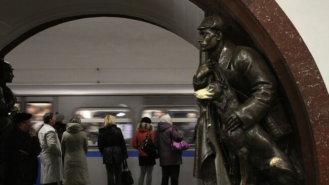 На станции московского метрополитена Площадь Революции