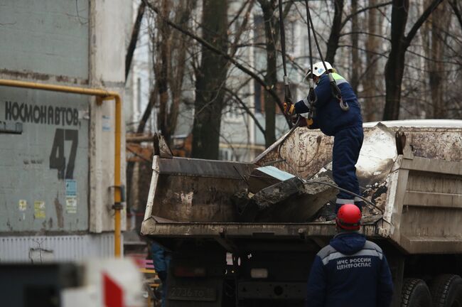 Последствия взрыва газа в жилом доме в Волгограде