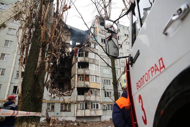 Последствия взрыва газа в жилом доме в Волгограде