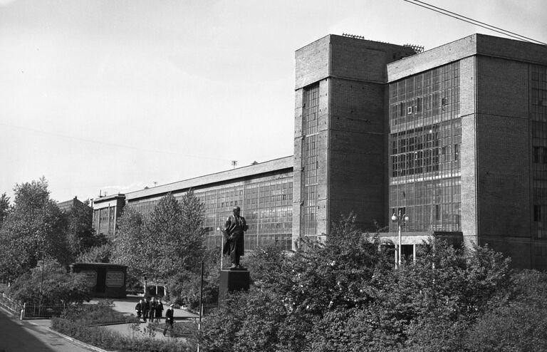 Московский автозавод им. И.А. Лихачева Московский автозавод им. И.А. Лихачева