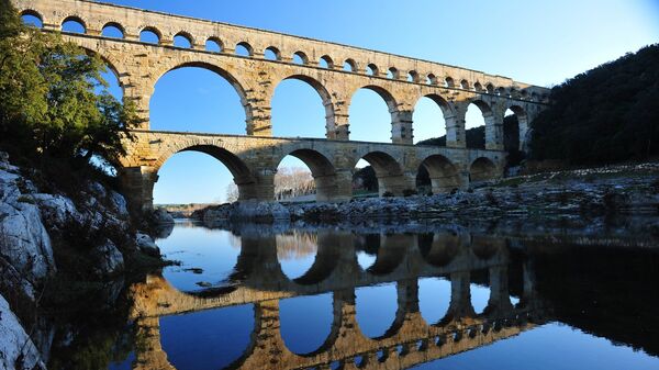 Древнеримский акведук в департаменте Гар, Франция