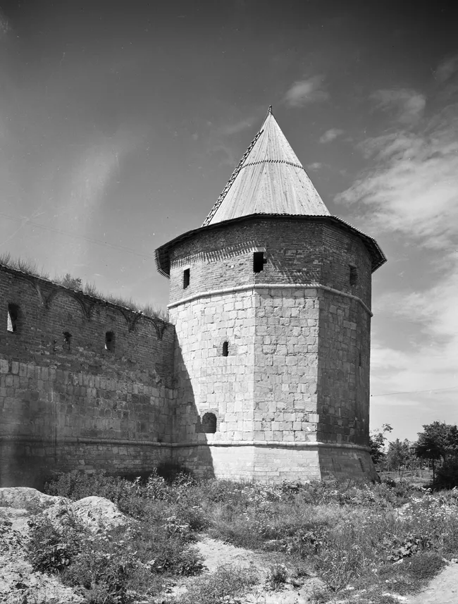 Наугольная башня Зарайского кремля
