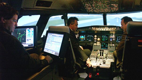 В кабине полнопилотажного тренажера самолета А320