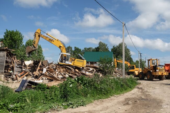 Снос незаконно установленных построек в поселке Плеханово в Тульской области.