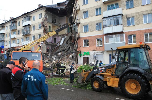 Обрушение подъезда пятиэтажного жилого дома в Междуреченске