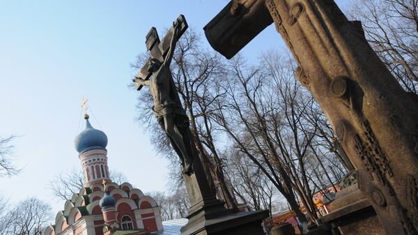 Надгробия на Донском кладбище в Москве