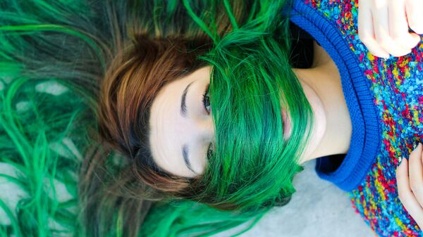 Зеленые волосы. Архивное фото