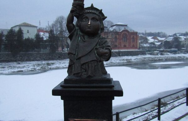 Статуя Свободы в Ужгороде