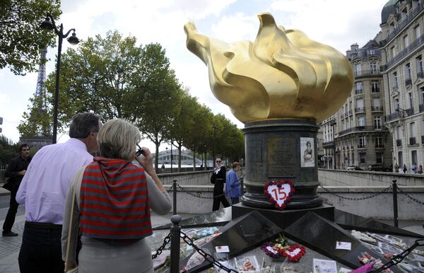 Факел статуи Свободы на мосту Альма в Париже