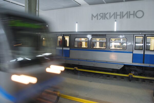 Первые поезда на новой станции московского метро - Мякинино