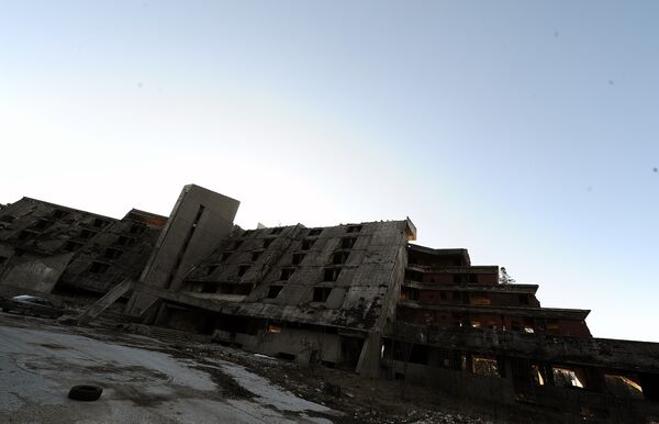 Один из отелей, построенный к Играм 1984 года и разрушенный после войны