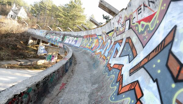 Заброшенная бобслейная трасса в Сараево