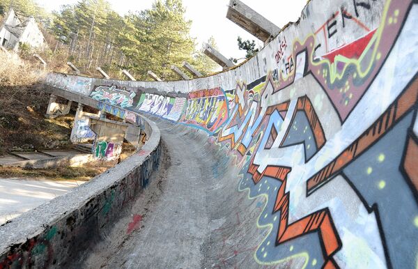 Заброшенная бобслейная трасса в Сараево