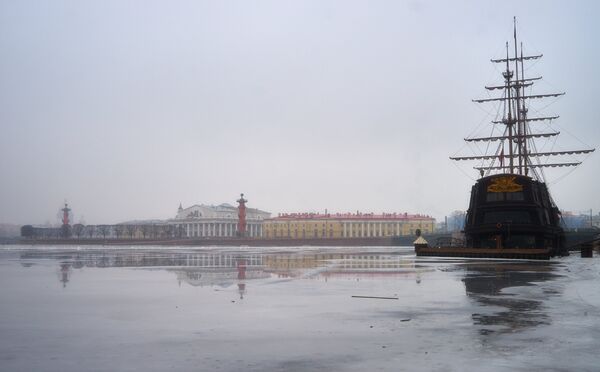 Стрелка Васильевского острова и здание Биржи в Петербурге