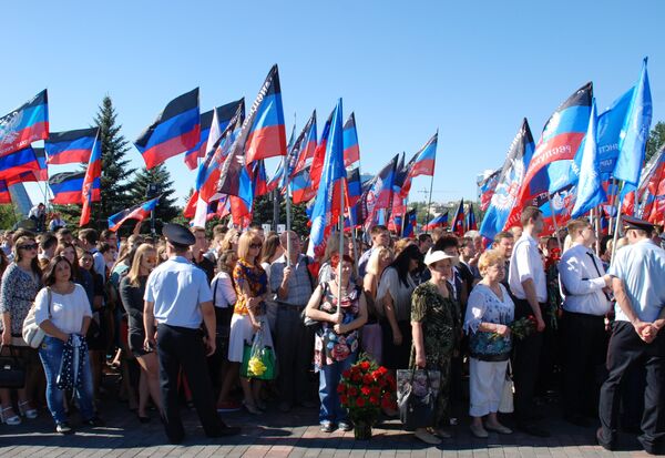 Митинг в Донецке по случаю 73-й годовщины освобождения Донбасса от немецко-фашистских захватчиков