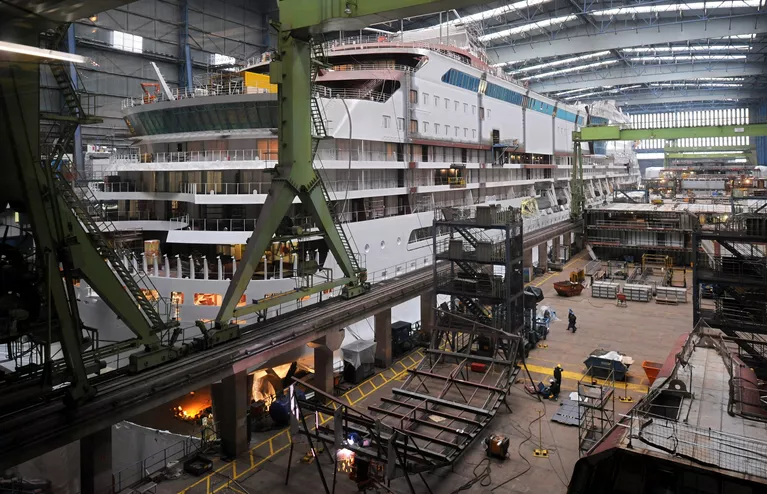 Вервь Meyer Werft в Папенбурге, Германия Вервь Meyer Werft в Папенбурге, Германия