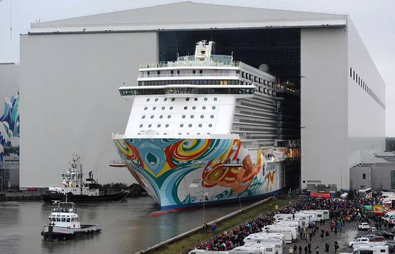 Спуску на воду лайнера для компании Norwegian Cruise Line Спуску на воду лайнера для компании Norwegian Cruise Line