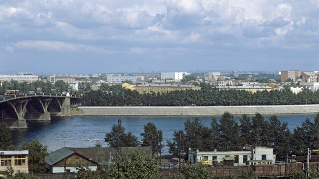 Вид на город Иркутск со стороны реки Ангары