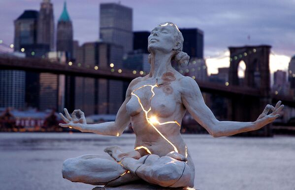 Не верь глазам: 9 самых удивительных скульптур-иллюзий по миру