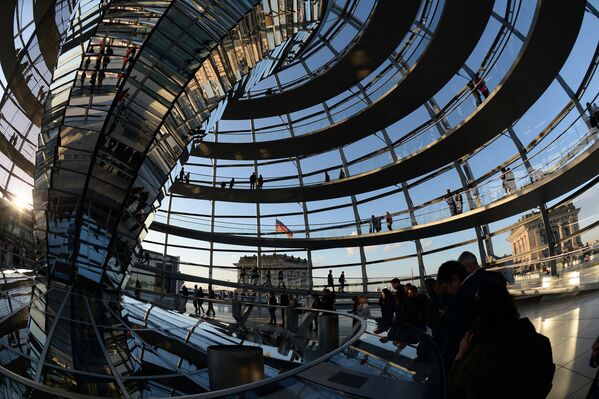 Купол над зданием Рейхстага в Берлине