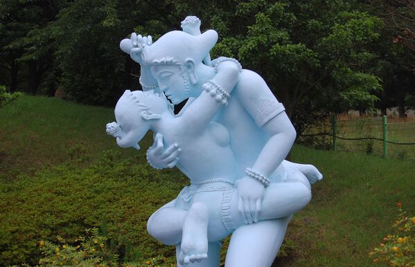 Камасутра, тираны и младенцы: самые необычные парки скульптур в мире