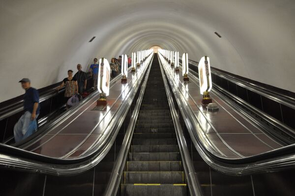 Эскалатор на станции Арсенальная в Киеве