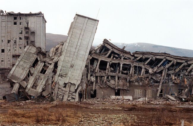 Дома, разрушенные землетрясением в Спитаке 7 декабря 1988 года