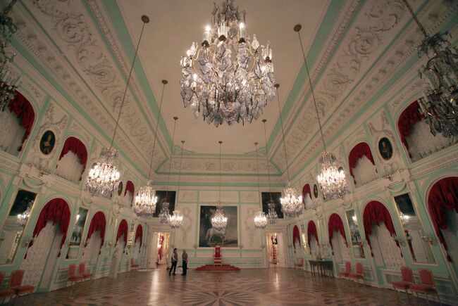 Большой Петергофский дворец после реставрации