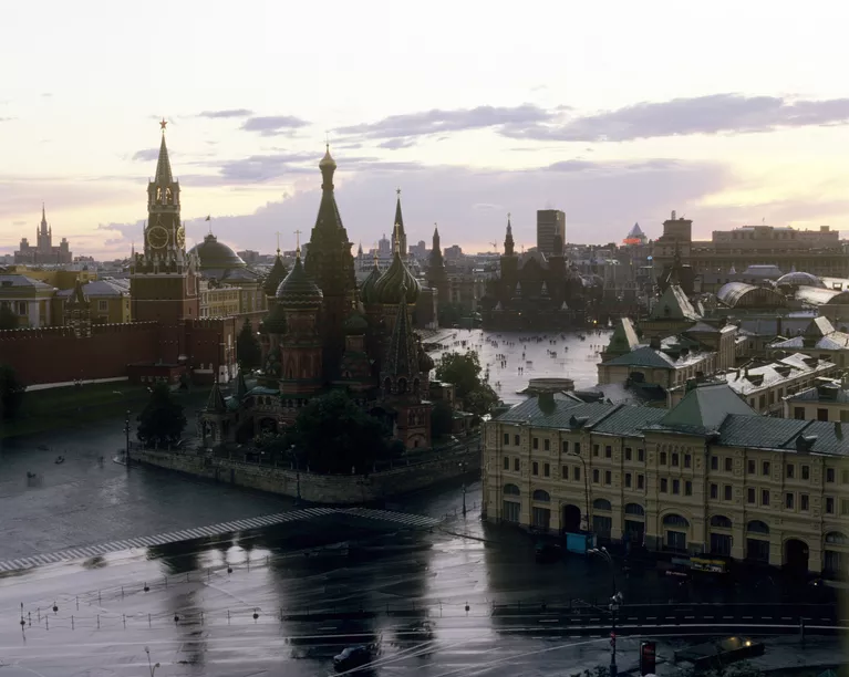 Вид на храм Василия Блаженного и Красную площадь Вид на храм Василия Блаженного и Красную площадь