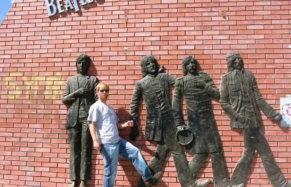 Памятник Beatles в Улан-Баторе