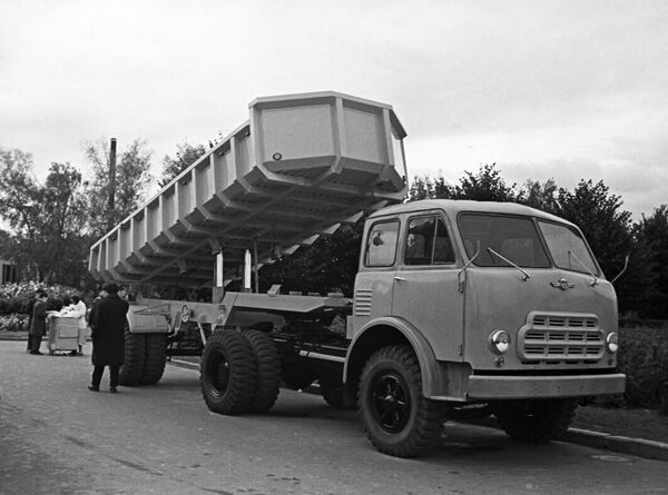 Минский тягач МАЗ-504 Б