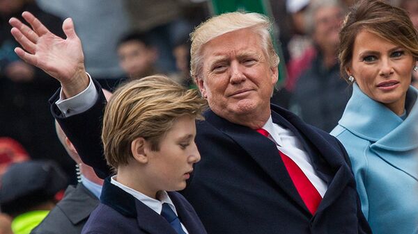 Дональд Трамп с сыном Бэрроном и женой