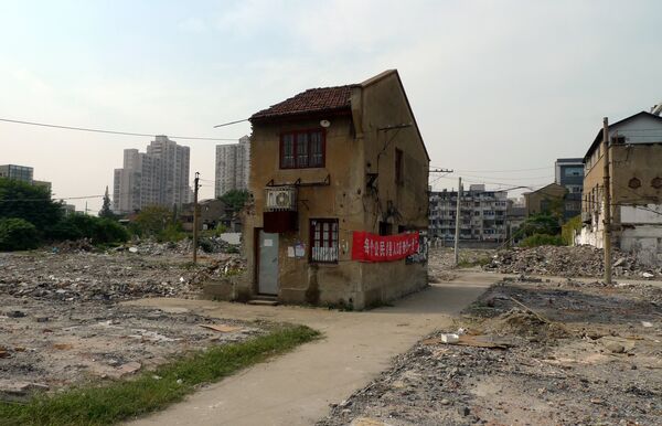 Дом-гвоздь в районе Хункоу в Шанхае (Китай)