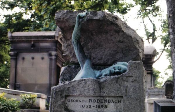 Могила бельгийского писателя Жоржа Роденбаха