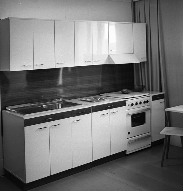 Комплект кухонной мебели, выпускаемый московской мебельной фабрикой №13