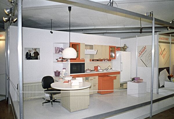 Международная выставка Дизайн - 85. Экспозиция СССР. Кухонный комплект Даша