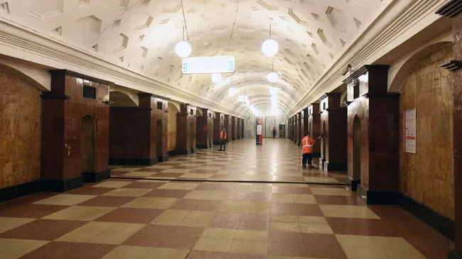 Проведение ремонтных работ на станции метро Красные Ворота