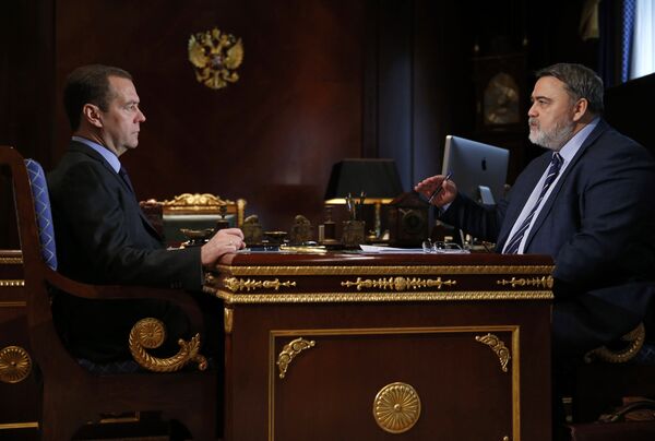 Премьер-министр РФ Д. Медведев встретился с главой ФАС И. Артемьевым