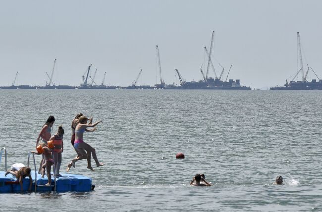 Завершена сборка железнодорожной арки Крымского моста