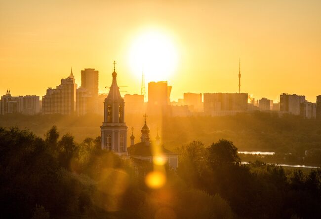 Рассвет в Москве