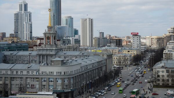 Вид на Екатеринбург с колокольни храма Большой Златоуст